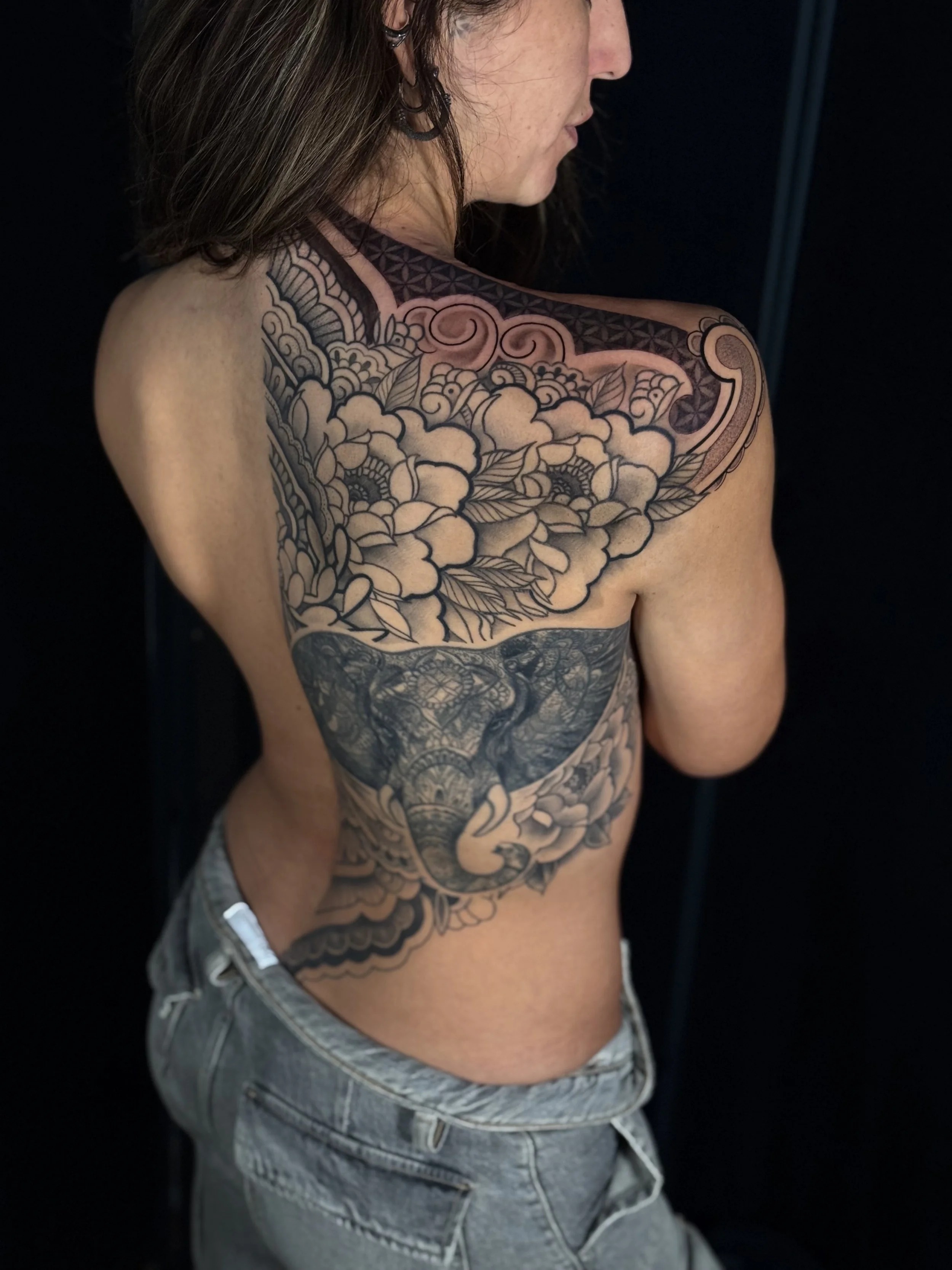 Floral elephant full-back composition